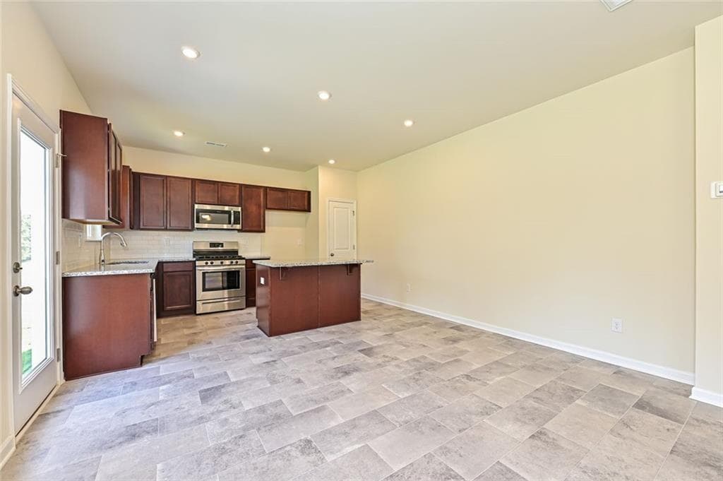 3 bedroom, 3 bathroom, 1,650 sq ft single family residence under contract at 810 Kensington Street, Kingston, GA 30145 — photo 6