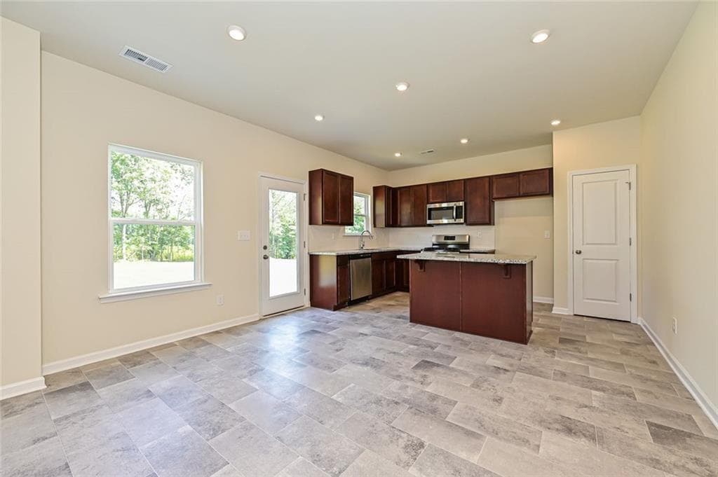 3 bedroom, 3 bathroom, 1,650 sq ft single family residence under contract at 810 Kensington Street, Kingston, GA 30145 — photo 7