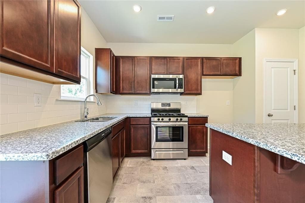 3 bedroom, 3 bathroom, 1,650 sq ft single family residence under contract at 810 Kensington Street, Kingston, GA 30145 — photo 10