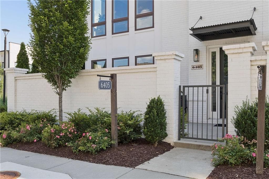 3 bedroom, 4 bathroom, 2,458 sq ft townhouse for sale at 6405 Halcyon Way, Alpharetta, GA 30005 — photo 4