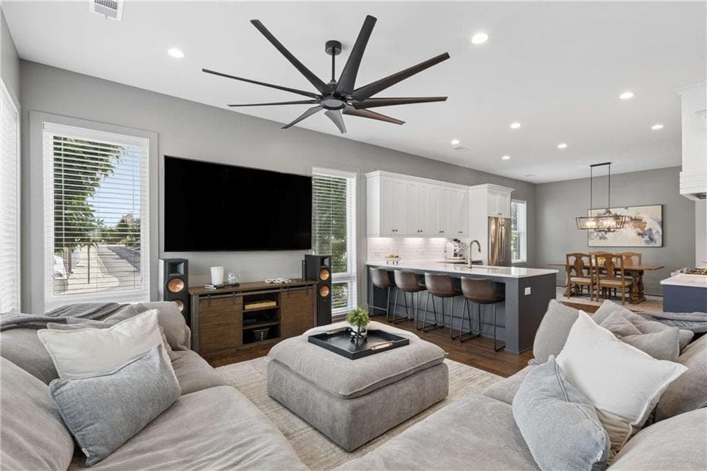 3 bedroom, 4 bathroom, 2,458 sq ft townhouse for sale at 6405 Halcyon Way, Alpharetta, GA 30005 — photo 8