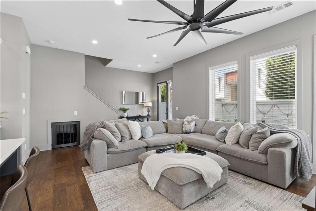 3 bedroom, 4 bathroom, 2,458 sq ft townhouse for sale at 6405 Halcyon Way, Alpharetta, GA 30005 — photo 10