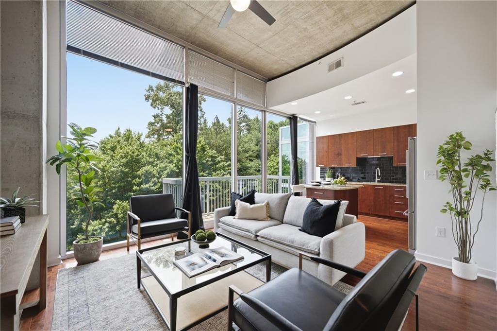 1 bedroom, 1 bathroom, 806 sq ft condominium sold at 3300 Windy Ridge Parkway 404, Atlanta, GA 30339