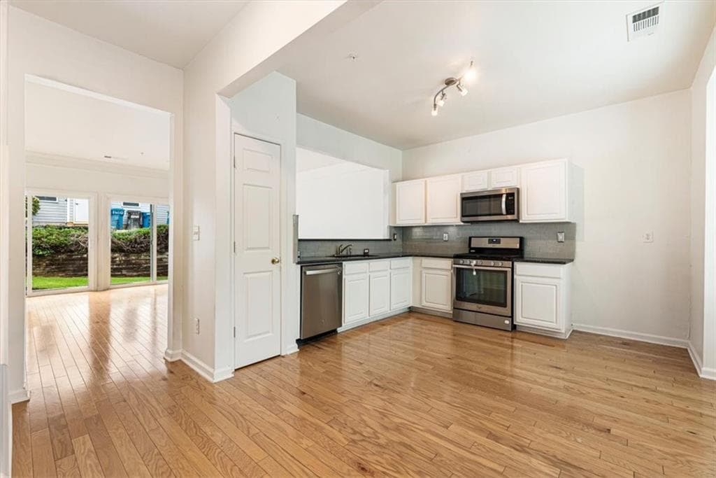 2 bedroom, 3 bathroom, 1,218 sq ft townhouse for sale at 1150 Kilmington Court, Alpharetta, GA 30009 — photo 5