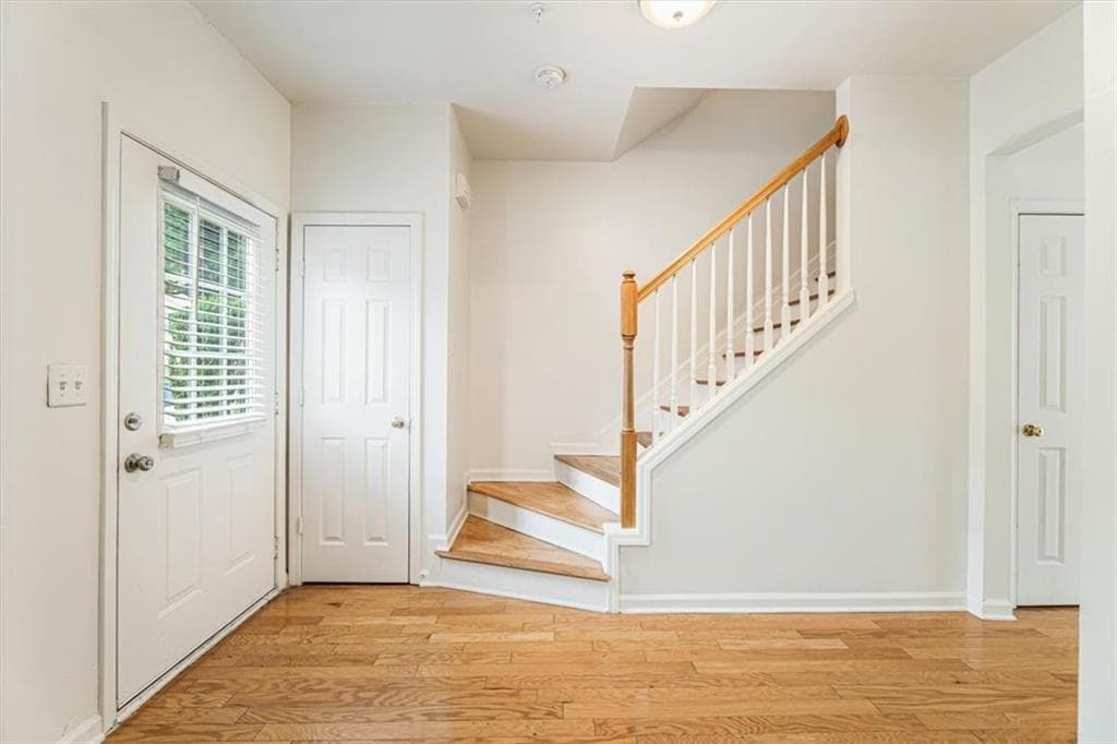 2 bedroom, 3 bathroom, 1,218 sq ft townhouse for sale at 1150 Kilmington Court, Alpharetta, GA 30009 — photo 6