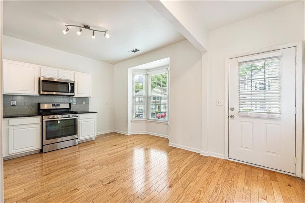 2 bedroom, 3 bathroom, 1,218 sq ft townhouse for sale at 1150 Kilmington Court, Alpharetta, GA 30009 — photo 7
