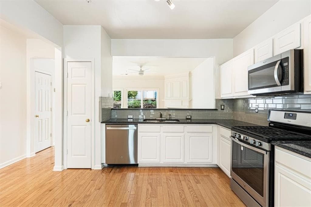 2 bedroom, 3 bathroom, 1,218 sq ft townhouse for sale at 1150 Kilmington Court, Alpharetta, GA 30009 — photo 9