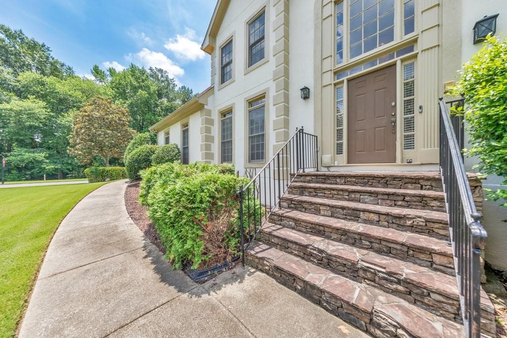 5 bedroom, 5 bathroom, 4,857 sq ft single family residence for rent at 5321 Edgerton Drive, Peachtree Corners, GA 30092 for $3,700 a month — photo 3
