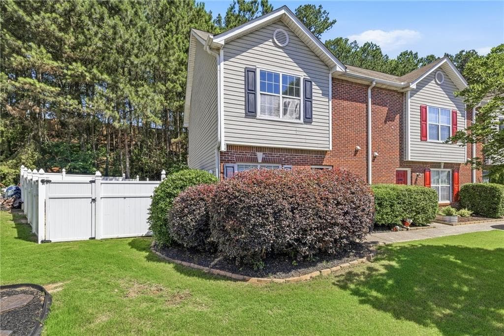2 bedroom, 3 bathroom, 1,253 sq ft townhouse for sale at 4350 Cypress Court, Cumming, GA 30040 — photo 3