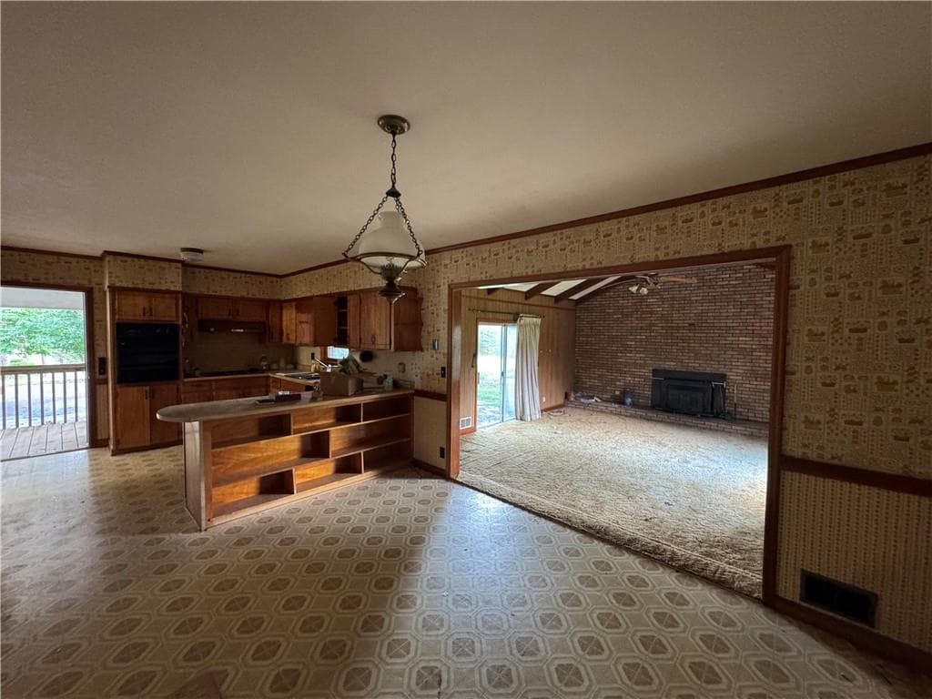 3 bedroom, 2 bathroom, 1,898 sq ft single family residence under contract at 1049 Ben Higgins Road, Dahlonega, GA 30533 — photo 4