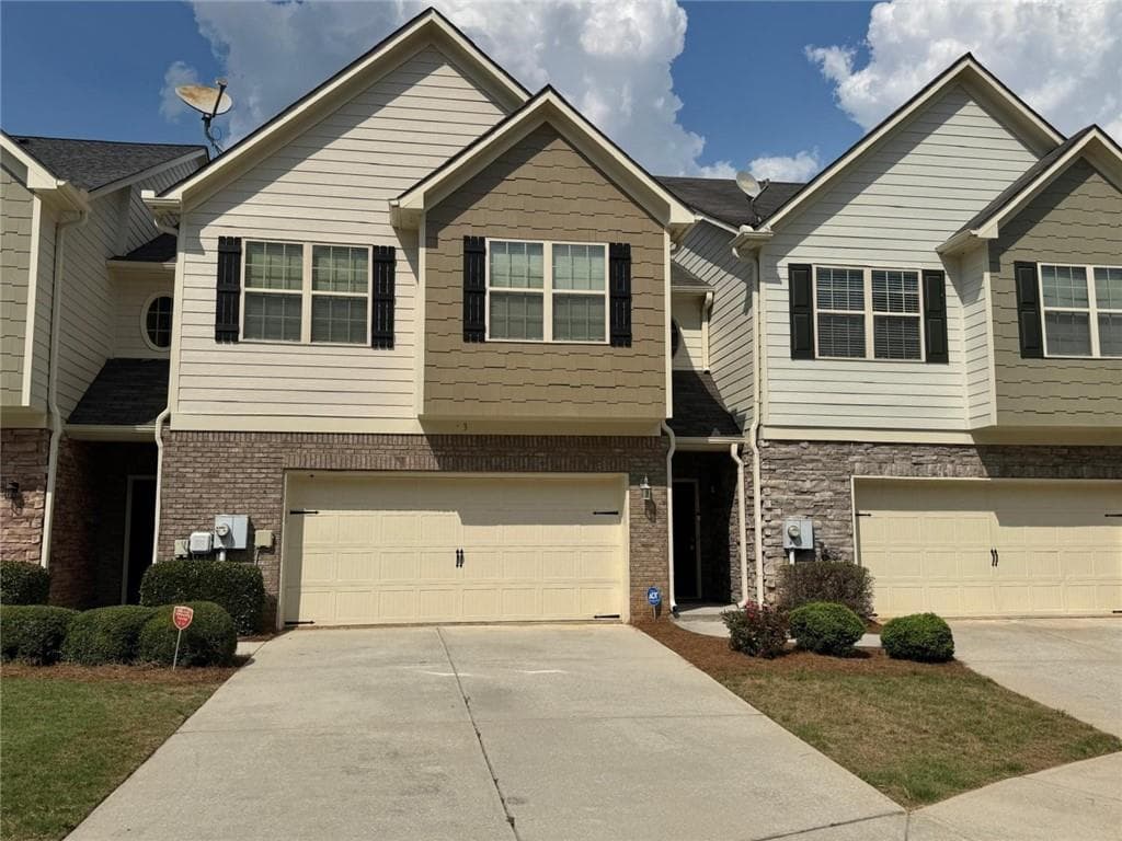 3 bedroom, 3 bathroom, 2,277 sq ft townhouse for rent at 13 Burns View Court 32G, Lawrenceville, GA 30044 for $2,400 a month — photo 1 of 18