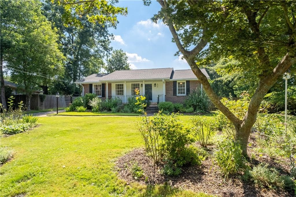 3 bedroom, 1 bathroom, 1,008 sq ft single family residence for sale at 835 Alberson Court, Decatur, GA 30033 — photo 1 of 49