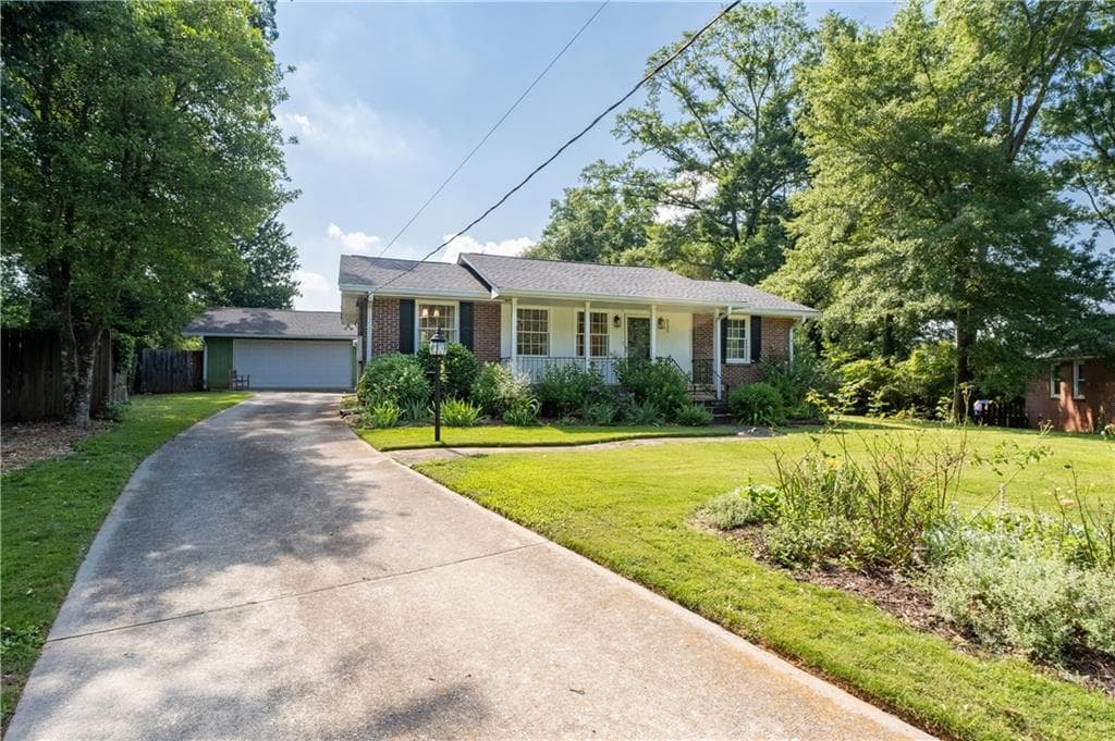 3 bedroom, 1 bathroom, 1,008 sq ft single family residence for sale at 835 Alberson Court, Decatur, GA 30033