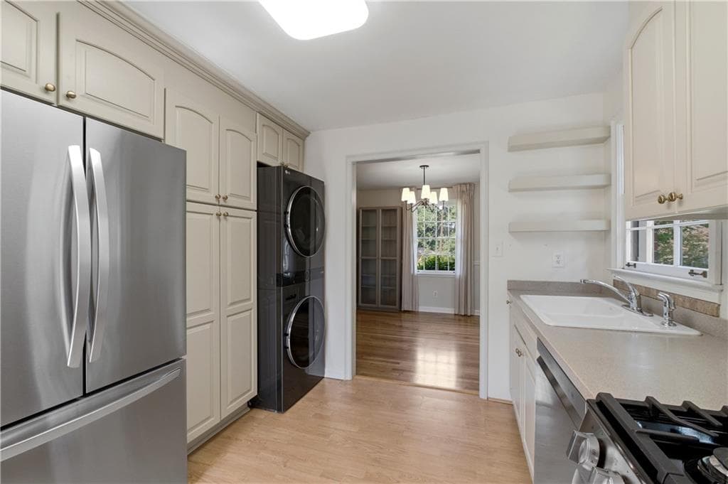 3 bedroom, 1 bathroom, 1,008 sq ft single family residence for sale at 835 Alberson Court, Decatur, GA 30033 — photo 5