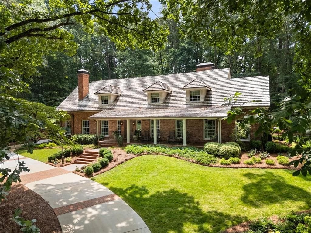 4 bedroom, 4 bathroom, 5,930 sq ft single family residence sold at 100 Huntcliff Point, Atlanta, GA 30350