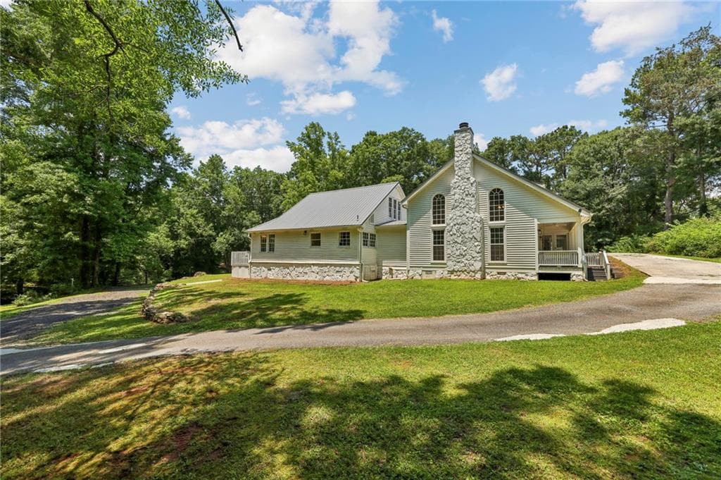 3 bedroom, 3 bathroom, 2,421 sq ft single family residence under contract at 363 Burns Lane, Canton, GA 30115 — photo 3