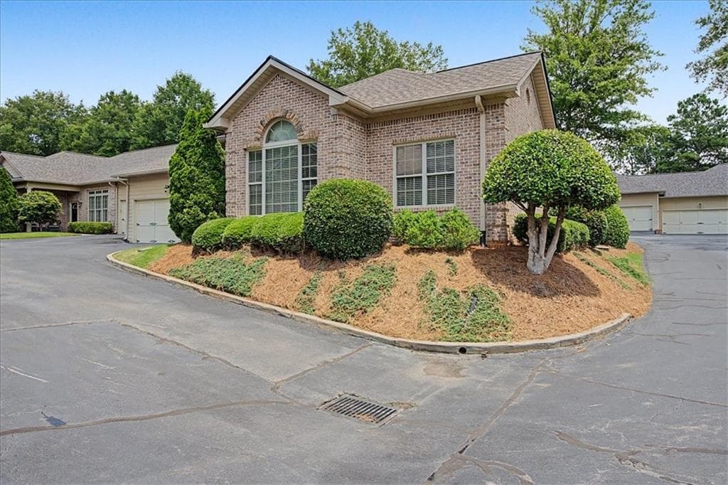 3 bedroom, 2 bathroom, 1,923 sq ft condominium for sale at 526 Mount Park Drive, Powder Springs, GA 30127 — photo 3