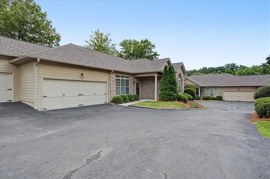 3 bedroom, 2 bathroom, 1,923 sq ft condominium for sale at 526 Mount Park Drive, Powder Springs, GA 30127 — photo 2