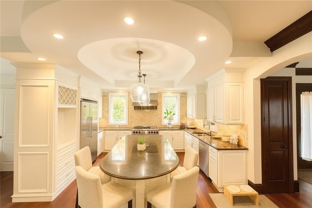 7 bedroom, 8 bathroom, 11,000 sq ft single family residence for sale at 645 Londonberry Road, Atlanta, GA 30327 — photo 2