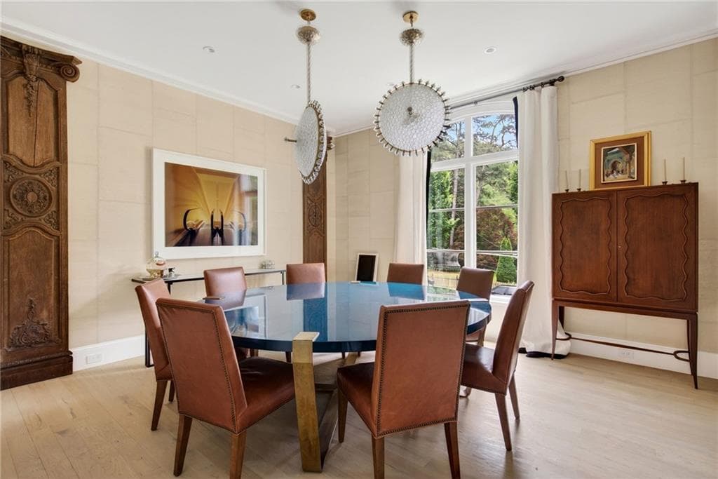 5 bedroom, 8 bathroom, 7,404 sq ft single family residence under contract at 4400 Carmain Drive, Atlanta, GA 30342 — photo 8