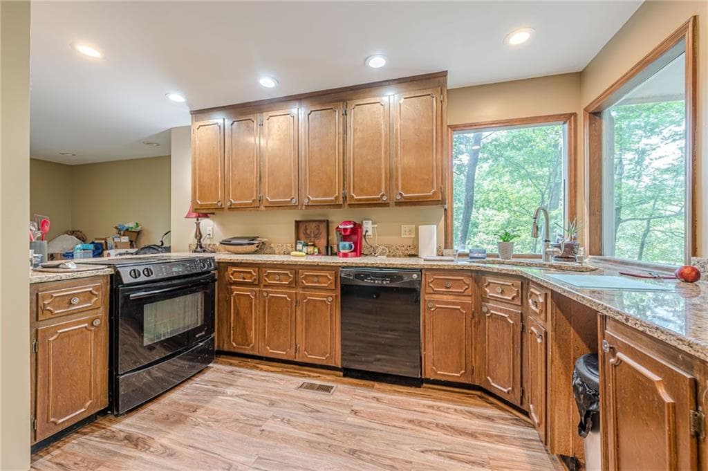3 bedroom, 3 bathroom, 2,399 sq ft single family residence for sale at 834 Lake Arrowhead Drive, Waleska, GA 30183 — photo 9