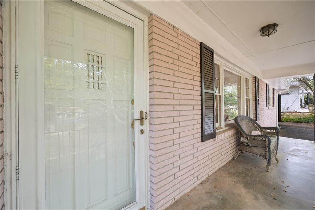3 bedroom, 2 bathroom, 1,484 sq ft single family residence under contract at 589 Creek View Drive, Lawrenceville, GA 30044 — photo 3