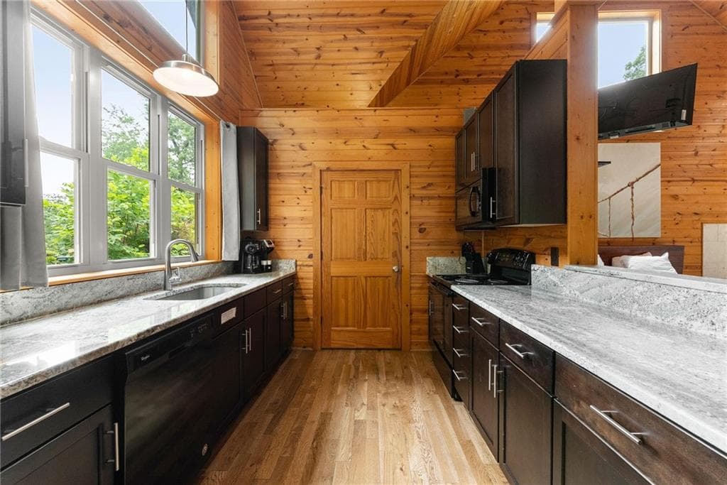 1 bedroom, 1 bathroom, 1,088 sq ft single family residence for sale at 265 Maple Ridge Drive, Cleveland, GA 30528 — photo 4