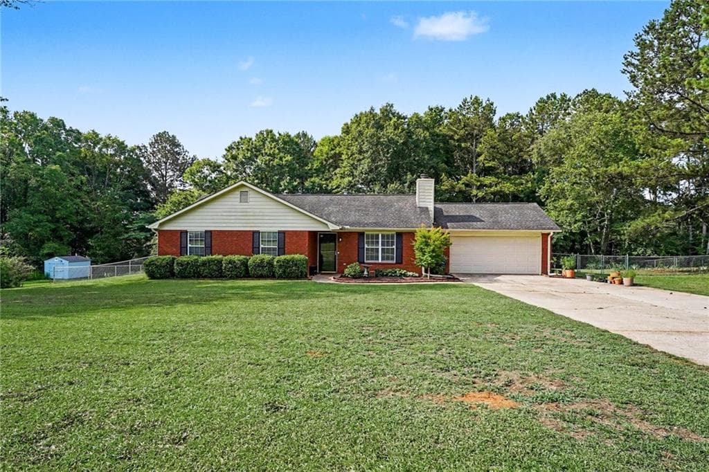 3 bedroom, 2 bathroom, 1,313 sq ft single family residence for sale at 317 Creek Side Court, Mcdonough, GA 30252 — photo 1 of 23