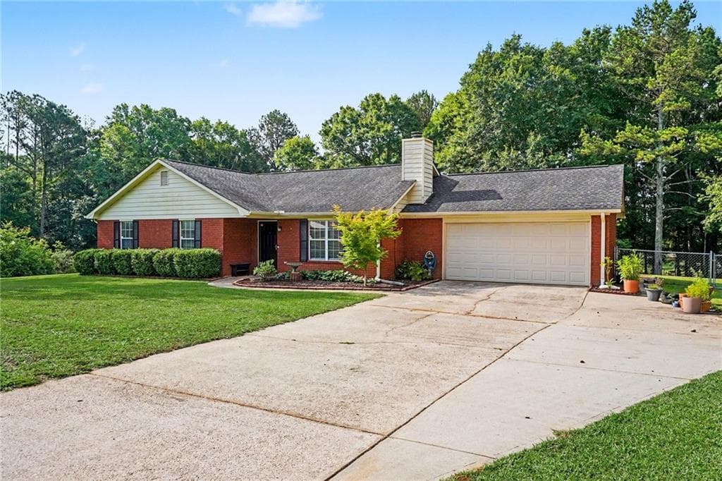 3 bedroom, 2 bathroom, 1,313 sq ft single family residence for sale at 317 Creek Side Court, Mcdonough, GA 30252 — photo 2