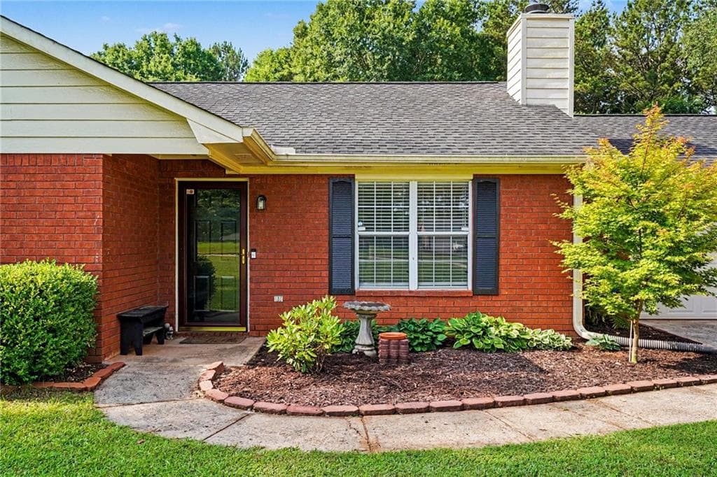 3 bedroom, 2 bathroom, 1,313 sq ft single family residence for sale at 317 Creek Side Court, Mcdonough, GA 30252 — photo 3