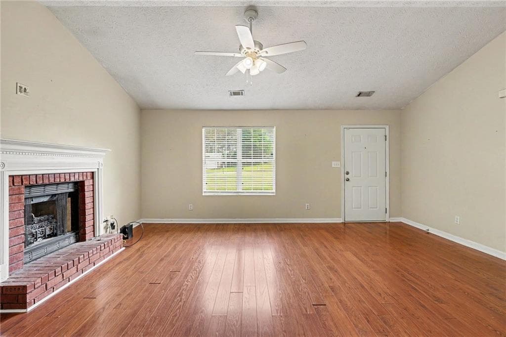 3 bedroom, 2 bathroom, 1,313 sq ft single family residence for sale at 317 Creek Side Court, Mcdonough, GA 30252 — photo 4