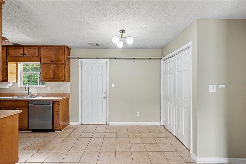 3 bedroom, 2 bathroom, 1,313 sq ft single family residence for sale at 317 Creek Side Court, Mcdonough, GA 30252 — photo 9