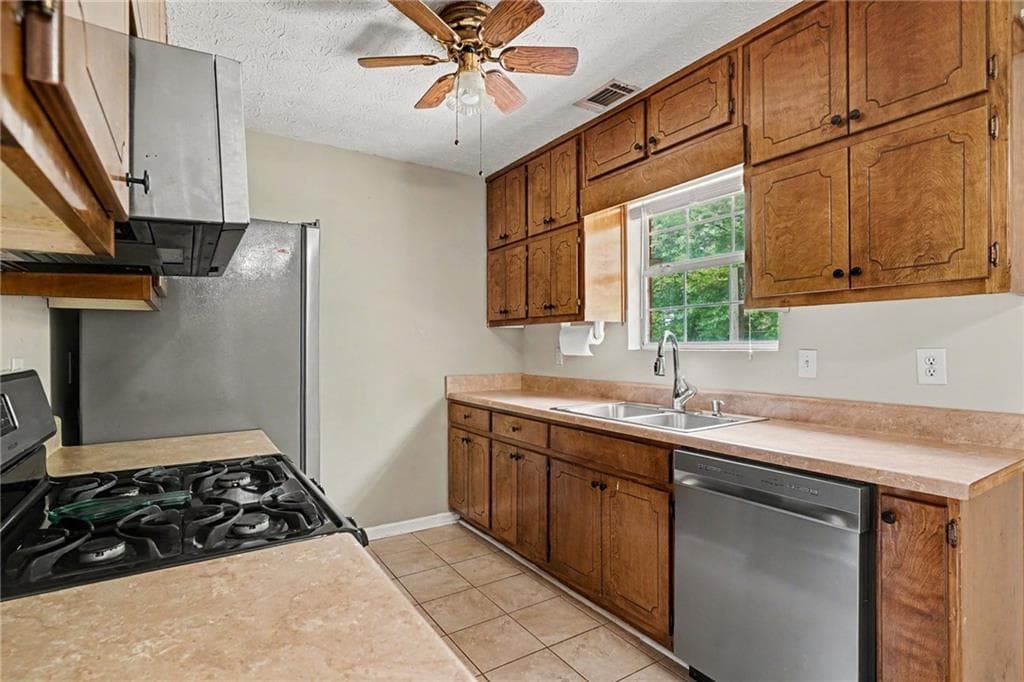 3 bedroom, 2 bathroom, 1,313 sq ft single family residence for sale at 317 Creek Side Court, Mcdonough, GA 30252 — photo 6