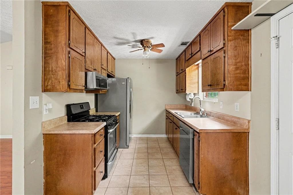 3 bedroom, 2 bathroom, 1,313 sq ft single family residence for sale at 317 Creek Side Court, Mcdonough, GA 30252 — photo 7