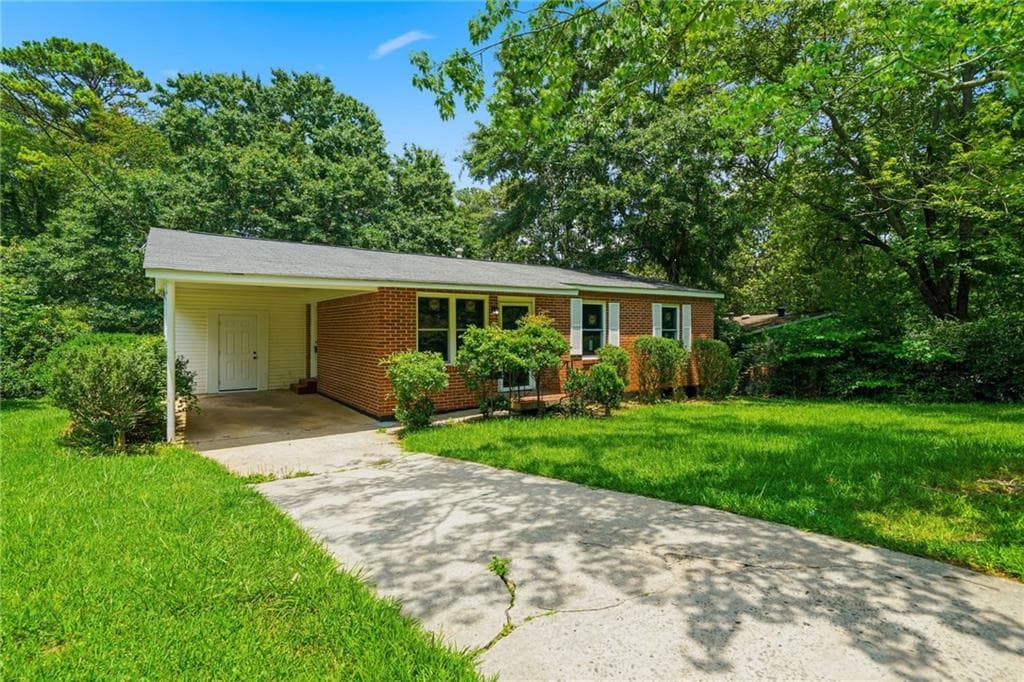 3 bedroom, 1 bathroom, 910 sq ft single family residence for sale at 4913 Bartlett Road, Forest Park, GA 30297 — photo 3