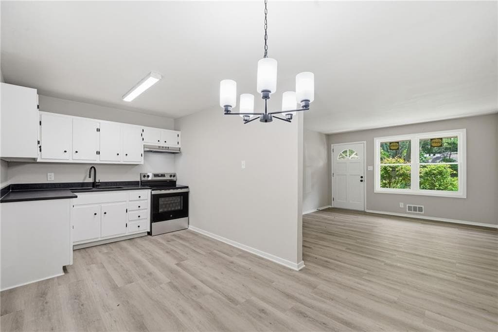 3 bedroom, 1 bathroom, 910 sq ft single family residence for sale at 4913 Bartlett Road, Forest Park, GA 30297 — photo 9