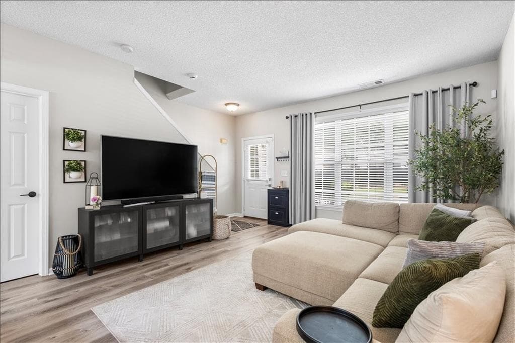 2 bedroom, 3 bathroom, 1,409 sq ft single family residence for sale at 41 Devonshire Court, Alpharetta, GA 30022 — photo 7