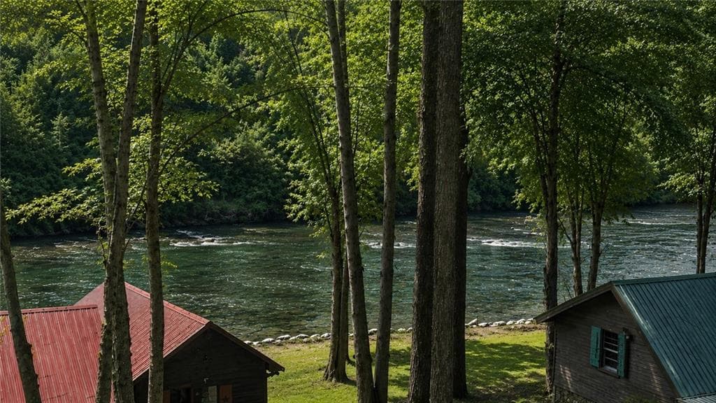 3 bedroom, 3 bathroom, 1,920 sq ft single family residence for sale at 91 Edgewater Drive, Ellijay, GA 30540 — photo 8