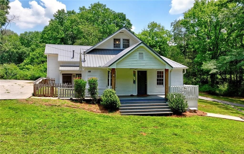 3 bedroom, 3 bathroom, 2,421 sq ft single family residence under contract at 363 Burns Lane, Canton, GA 30115 — photo 2