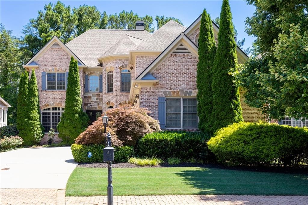 6 bedroom, 6 bathroom, 5,511 sq ft single family residence under contract at 3066 Haynes Trail, Alpharetta, GA 30022 — photo 3