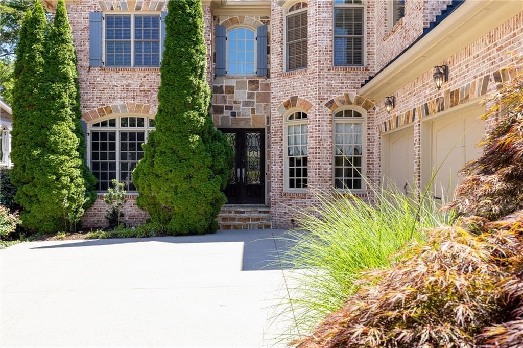 6 bedroom, 6 bathroom, 5,511 sq ft single family residence under contract at 3066 Haynes Trail, Alpharetta, GA 30022 — photo 4