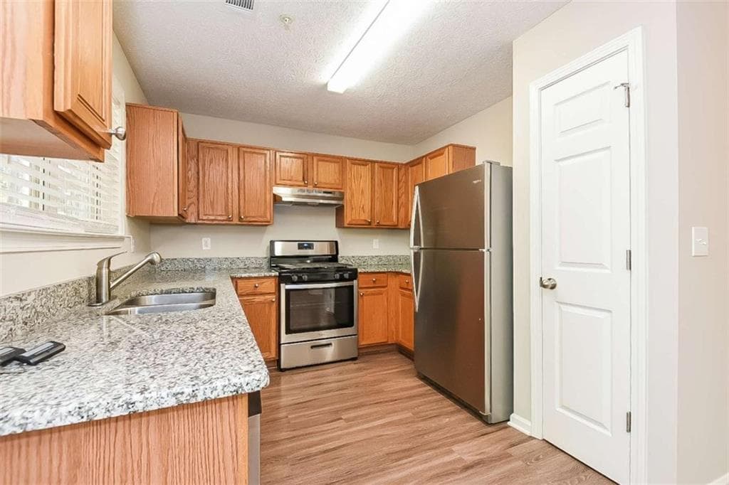 3 bedroom, 3 bathroom, 1,776 sq ft single family residence under contract at 1305 Glenover Way, Marietta, GA 30062 — photo 7