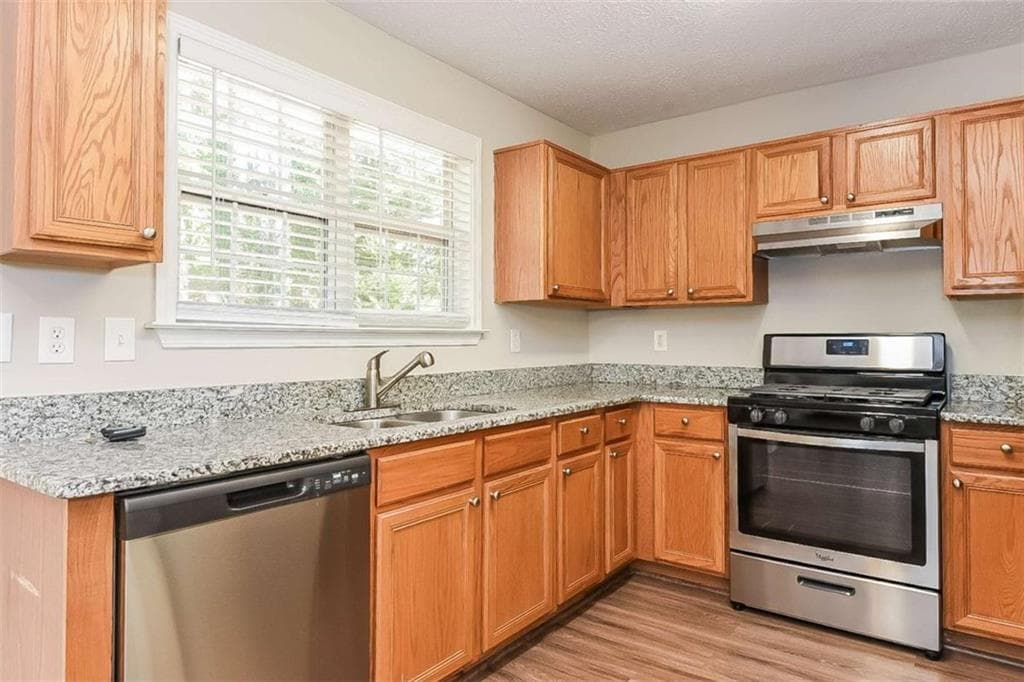 3 bedroom, 3 bathroom, 1,776 sq ft single family residence under contract at 1305 Glenover Way, Marietta, GA 30062 — photo 8