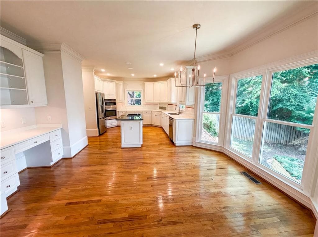6 bedroom, 6 bathroom, 4,609 sq ft single family residence under contract at 1984 Charrwood Court, Marietta, GA 30062 — photo 2