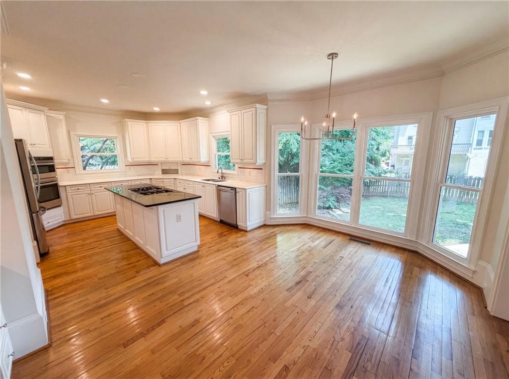 6 bedroom, 6 bathroom, 4,609 sq ft single family residence under contract at 1984 Charrwood Court, Marietta, GA 30062 — photo 5