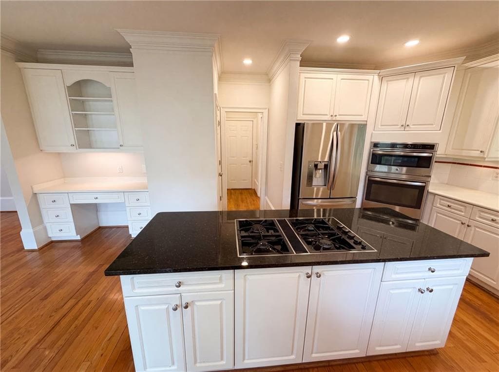 6 bedroom, 6 bathroom, 4,609 sq ft single family residence under contract at 1984 Charrwood Court, Marietta, GA 30062 — photo 6