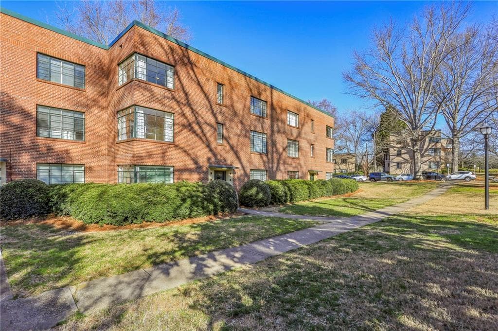 2 bedroom, 1 bathroom, 1,216 sq ft condominium sold at 1168 Briarcliff Road 3, Atlanta, GA 30306