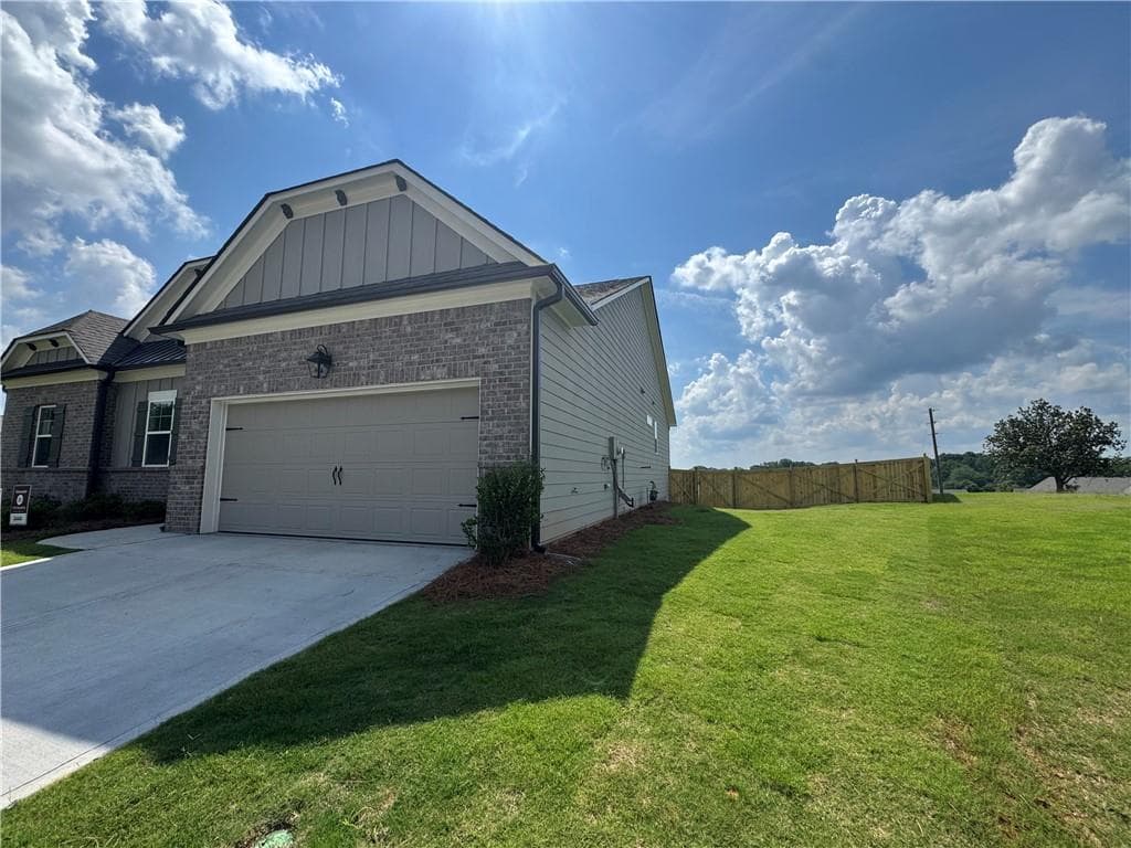 3 bedroom, 3 bathroom, 1,868 sq ft single family residence for sale at 145 Rose Lake Court, Hoschton, GA 30548 — photo 3