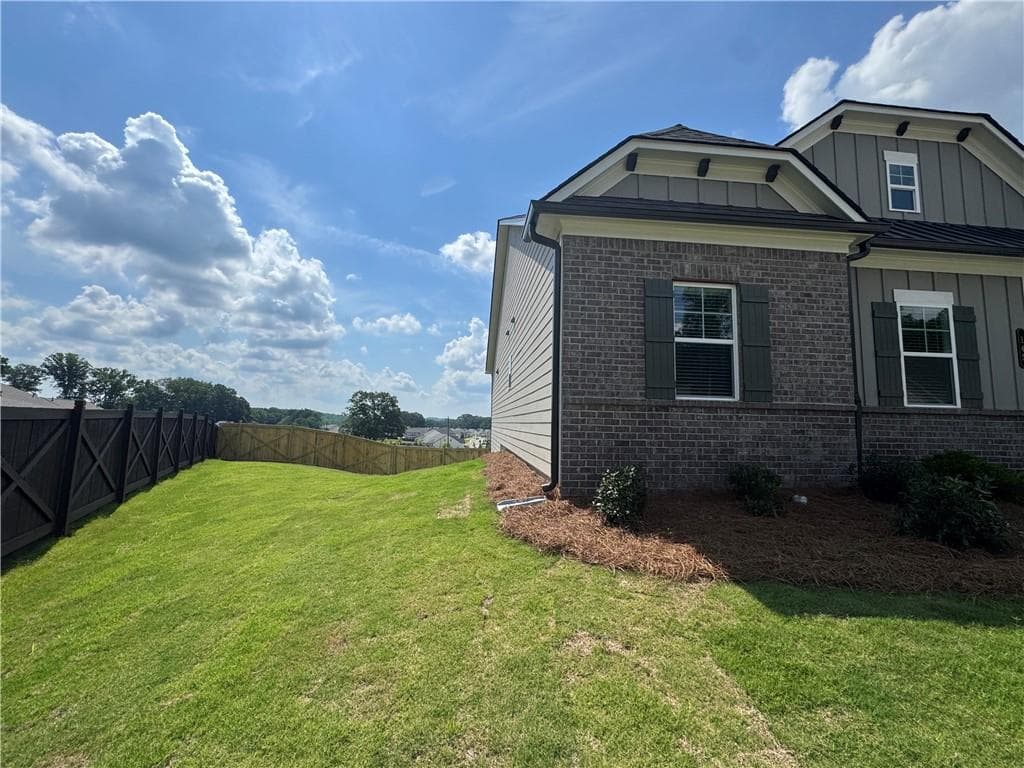 3 bedroom, 3 bathroom, 1,868 sq ft single family residence for sale at 145 Rose Lake Court, Hoschton, GA 30548 — photo 4