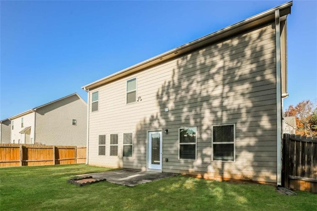 4 bedroom, 3 bathroom, 2,159 sq ft single family residence for sale at 870 Walnut Woods Drive, Braselton, GA 30517 — photo 2